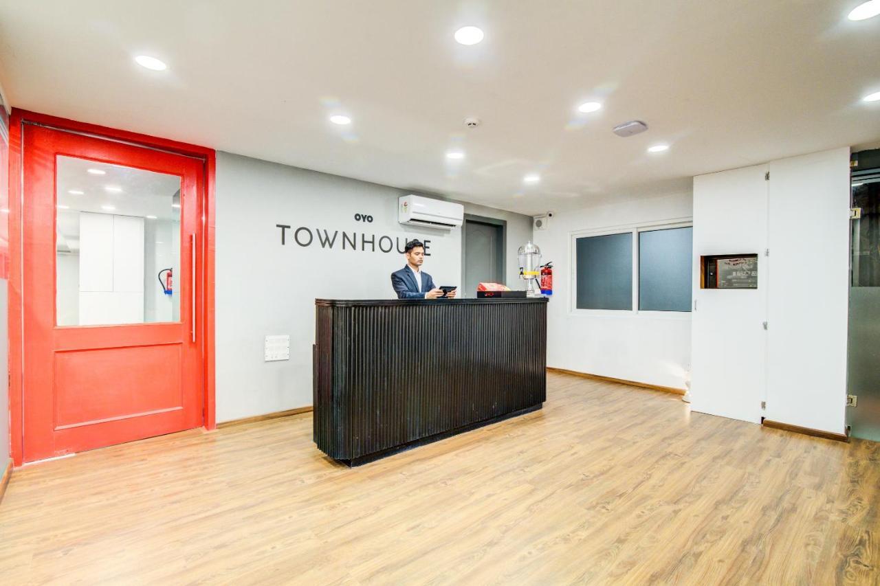 Oyo Townhouse 104 Koramangala Maharaja Signal Hotel บังกาลอร์ ภายนอก รูปภาพ